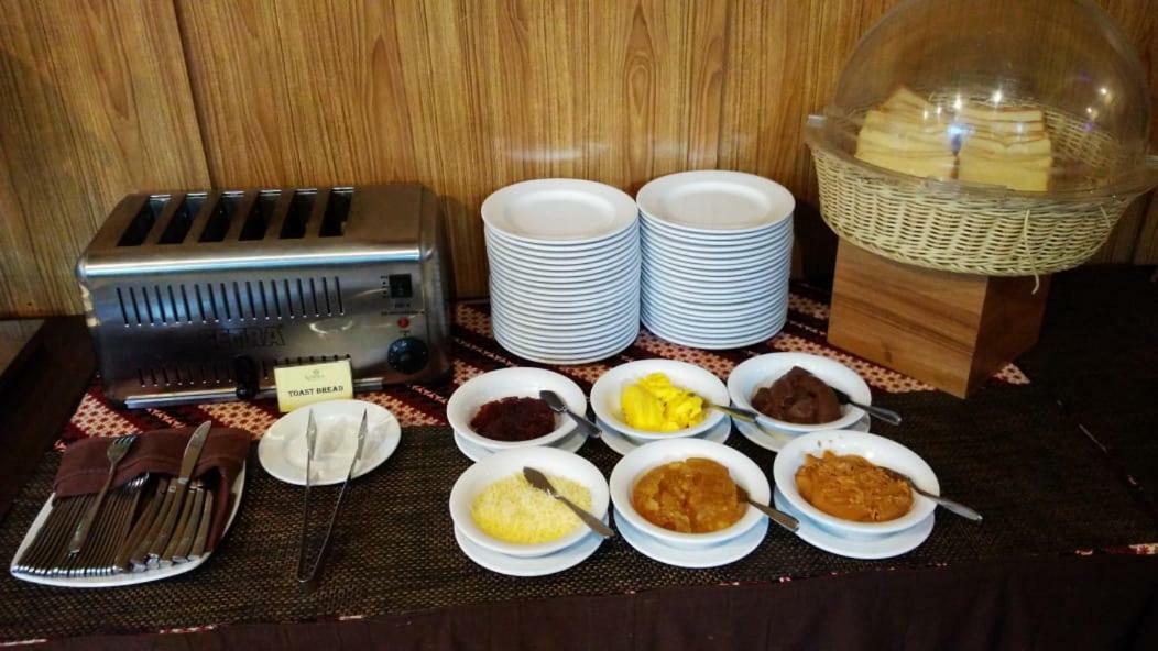 Hotel Namira Syariah Pekalongan Extérieur photo